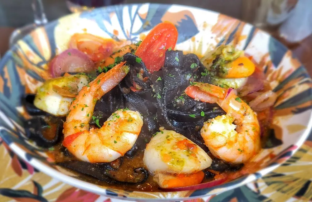 Linguini A L'encre de Seiche Au Fruits de Mer